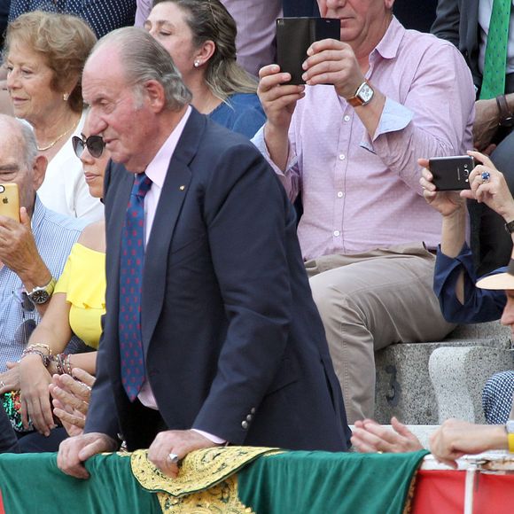 Le roi Juan Carlos et sa fille l'infante Elena assistent à une corrida à Madrid le 1er juin 2017. (GTRES / BESTIMAGE).
