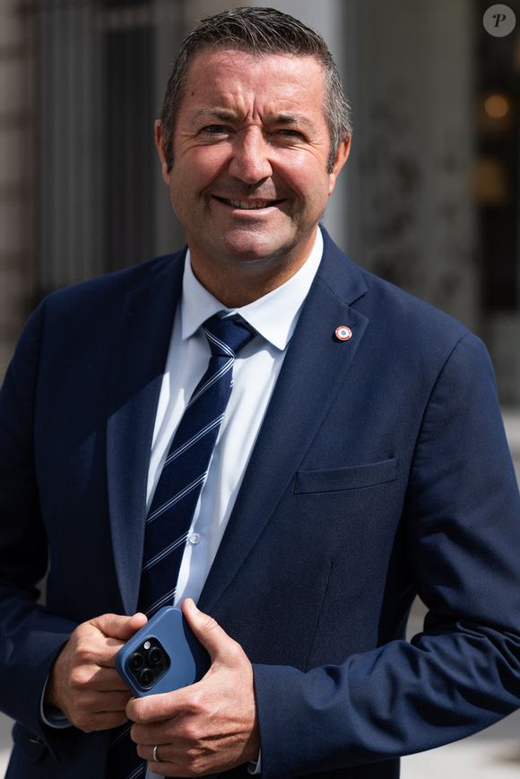 Karl Olive à la sortie de l'émission de radio "Les Grosses Têtes" sur RTL, à Neuilly-sur-Seine, France, le 22 septembre 2025.

© Julien Sarkissian/Bestimage