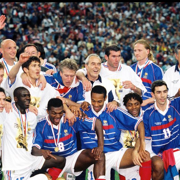 Installé en Bretagne, il est aussi président du club amateur de l'US Trégunc.

Archives – Laurent Blanc, Stéphane Guivarc'h, Alain Boghossian, Frank Lebœuf, Lilian Thuram, Bixente Lizarazu, Christian Karembeu, Marcel Desailly, Didier Deschamps, Thierry Henry, Zinedine Zidane, Bernard Diomède, Emmanuel Petit, Robert Pirès, Henri Émile, Youri Djorkaeff, Patrick Vieira – l'équipe de France, vainqueure de la Coupe du monde de football 1998