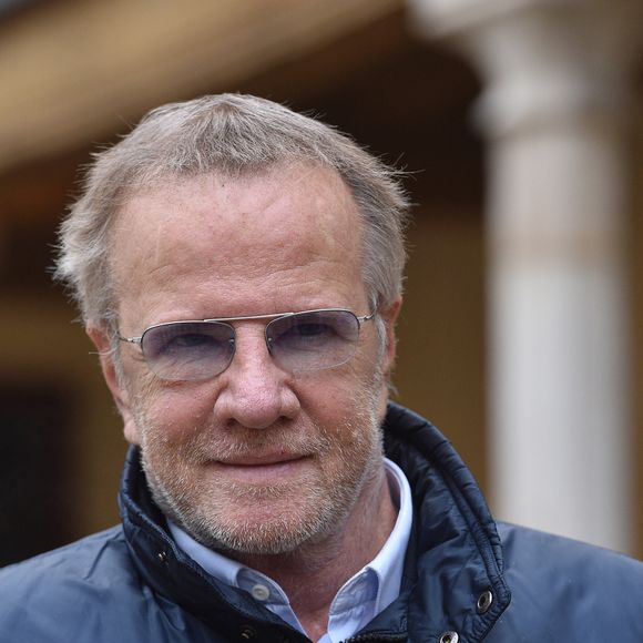 Les fans de Christophe Lambert devront donc prendre leur mal en patience avant de pouvoir à nouveau rencontrer leur idole. Pour l’heure, l’acteur doit surtout poursuivre sa convalescence et attendre le feu vert du corps médical pour pouvoir reprendre ses déplacements.

Christophe Lambert - 159ème vente aux enchères des vins des Hospices de Beaune le 17 novembre 2019. © Giancarlo Gorassini/Bestimage