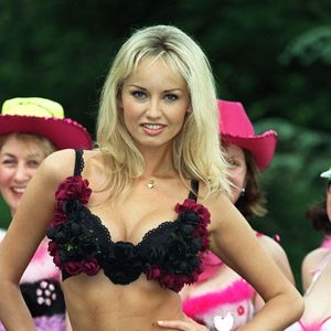 Adriana Karembeu. Mannequin de mode tchèque Lancement du Wonderbra et du Wonderbra Bliss Playtex Moonwalk au profit de l'organisation caritative Breakthrough Breast Cancer. 13 mai 2000. Photo par Dpa/Abaca.