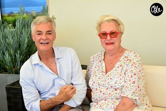 Rendez-vous avec Philippe Bouvard et sa femme Colette à leur domicile à Cannes, France, le 24 août 2022, pour une interview avec Cyril Viguier pour TV5 Monde.

© Bruno Bebert/Bestimage