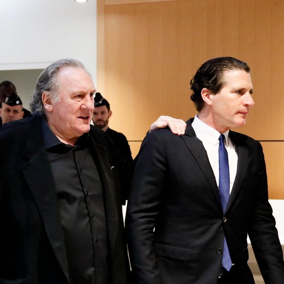 Gérard Depardieu et son avocat Jérémie Assous - Arrivées au procès de G.Depardieu accusé d'avoir agressé sexuellement deux femmes en 2021 lors du tournage du film "Les volets verts" de Jean Becker.
Paris, le 25 mars 2025.

© Clovis / Perusseau / Bestimage