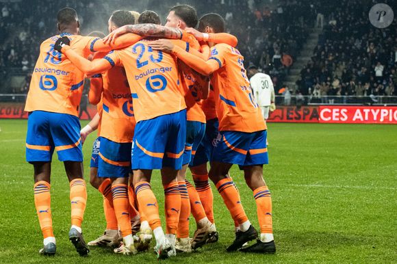 Joie des joueurs de l’OM aprés le but de Adrien Rabiot (OM) - L'Olympique de Marseille remporte la victoire face au SCO Angers (2 - 0) en match de Ligue 1 McDonald's, le 9 février 2025. 
© Baptiste Autissier / PsnewZ / Bestimage