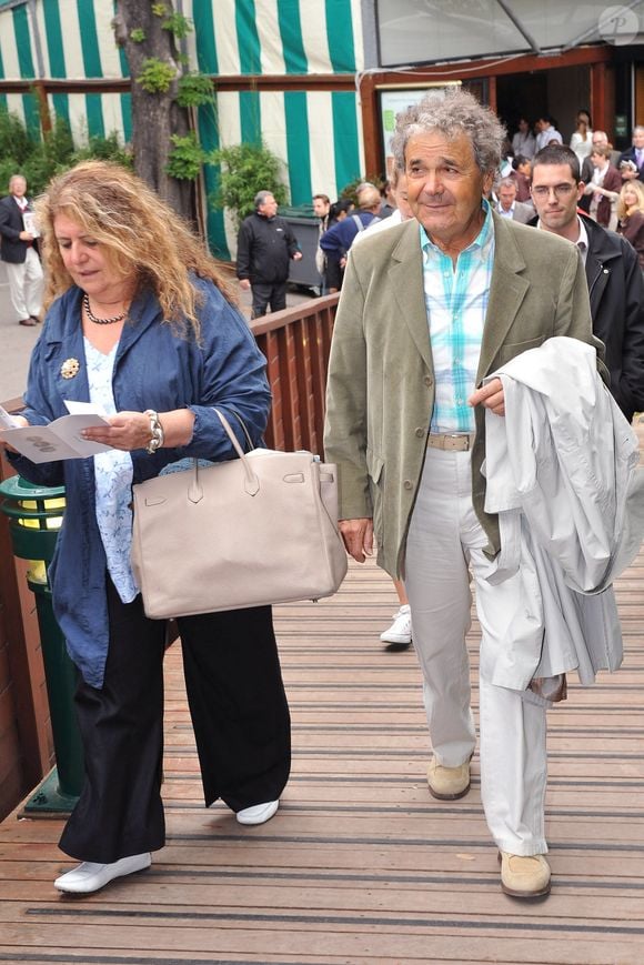 "On a commencé en s'engueulant comme ça", avait-il notamment expliqué.

Archives - Pierre Perret et sa femme Rebecca (Simone Mazaltarim). © JLPPA / Bestimage
