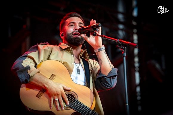 Kendji Girac en concert lors du festival de musique du Printemps de Perouges au Chateau de Saint-Maurice-de-Remens le 29 juin 2025. © Sandrine Thesillat / PsNewZ / Bestimage