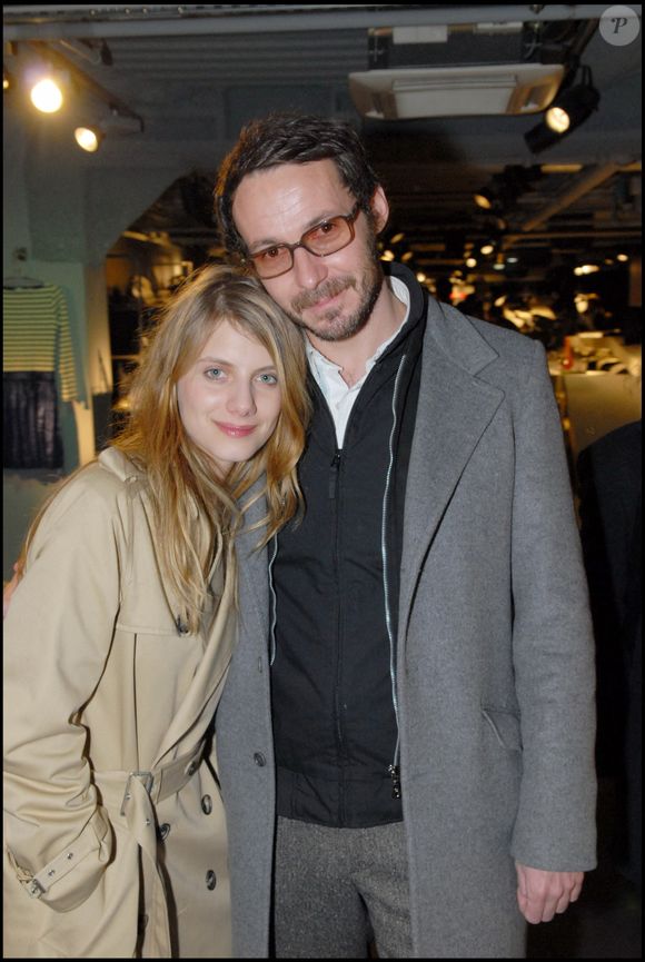 Julien Boisselier et Mélanie Laurent sur les Champs-Elysées
Bestimage