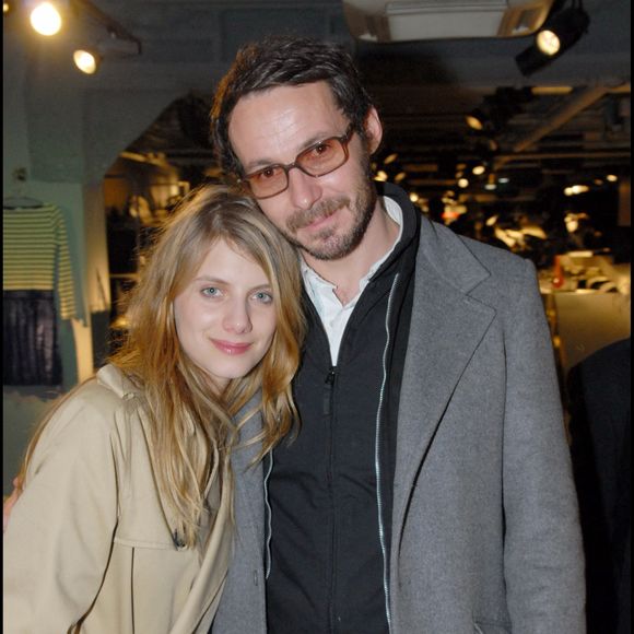 Julien Boisselier et Mélanie Laurent sur les Champs-Elysées
Bestimage