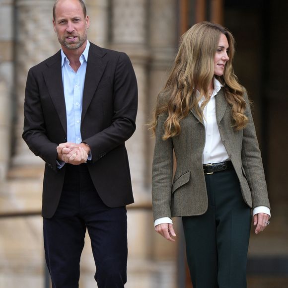 Le prince William, prince de Galles, et Catherine (Kate) Middleton, arborant des cheveux blonds, visitent les jardins, récemment transformés, du musée d'histoire naturelle à Londres, le 4 septembre 2025. © Julien Burton / Bestimage