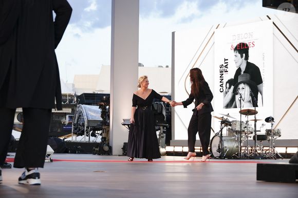 Exclusif - Anne-Elisabeth Lemoine, Anouchka Delon, sur le plateau de C à vous  au Festival de Cannes - Cannes 15/05/2025 - © Jack Tribeca / Bestimage - Plateau de l'émission "C à vous" lors du 78ème Festival International du Film de Cannes le 15 mai 2025. © Jack Tribeca / Bestimage