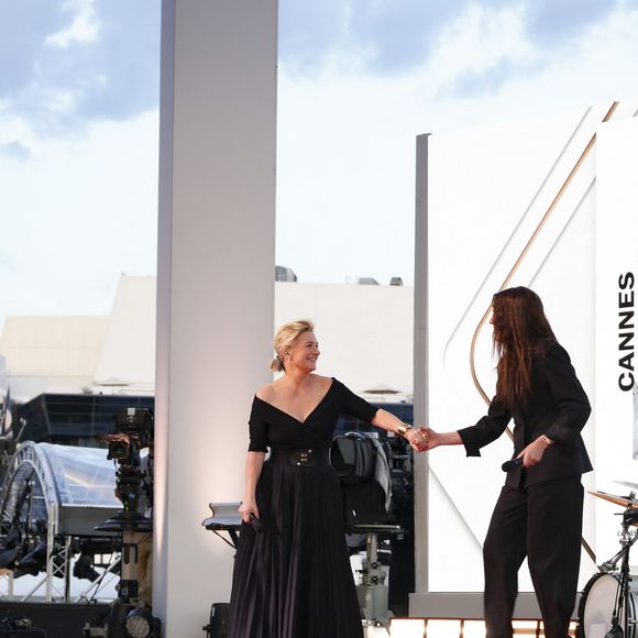 Exclusif - Anne-Elisabeth Lemoine, Anouchka Delon, sur le plateau de C à vous  au Festival de Cannes - Cannes 15/05/2025 - © Jack Tribeca / Bestimage - Plateau de l'émission "C à vous" lors du 78ème Festival International du Film de Cannes le 15 mai 2025. © Jack Tribeca / Bestimage