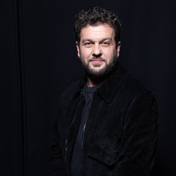 Exclusif - Claudio Capeo en backstage de l'enregistrement de l'émission "La Boîte à secrets", présentée par F.Bollaert et diffusée le 16 janvier 2026 sur France 3, dans les studios du Lendit à Saint-Denis, France, le 16 décembre 2025. © Cyril Moreau/Bestimage