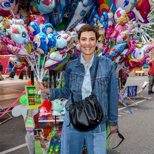 Tout en respectant les choix de chacun, elle affirme ne pas recommander ces excursions.

Cristina Cordula au Festival Gypsikids au Wonderland de Clichy,  en faveur de l'association "Innocence en danger", à Clichy, France, le 5 juin 2024. © Coadic Guirec/Bestimage