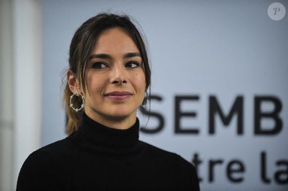 La Française Marine Lorphelin, médecin généraliste, mannequin et Miss France 2013, regarde pendant une visite de presse au Centre de ressources et de compétences de la mucoviscidose (CRCM) à l'hôpital Necker-Enfants malades - AP-HP à Paris, France. Photo by Firas Abdullah/ABACAPRESS.COM