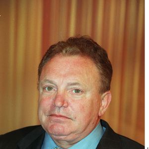 Rongé par un cancer, la star du petit écran passait son dernier jour sur terre face à l'océan, à l'hôtel du Palais. 

Jacques Martin en 1997 © Agence Bestimage