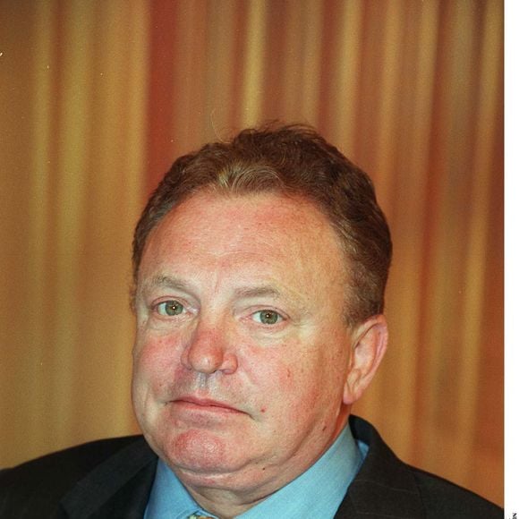 Rongé par un cancer, la star du petit écran passait son dernier jour sur terre face à l'océan, à l'hôtel du Palais. 

Jacques Martin en 1997 © Agence Bestimage