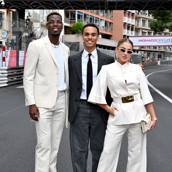 Alexandre Grimaldi, le fils du prince de Monaco et de N.Costes, avec Paul Pogba et sa femme Maria Zulay Pogba lors du 15ème Grand Prix de Monaco Historique, le 26 avril 2026. 
© Bruno Bebert / Bestimage