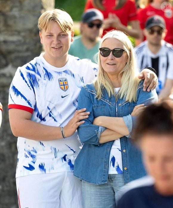 Le Prince Sverre Magnus lors du tournoi de football entre l'équipe Skaugum et Asker Unified, Furuset Regnbuen et Strømsgodset TI au stade Skaugum à Asker, Norvège. Photo by Dana Press / Bestimage