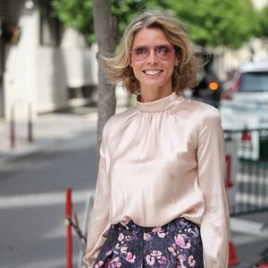 Entre parents, on fait preuve de patience. 

Sylvie Tellier à la sortie des studios de RTL à Paris, France, le 19 mai 2025. © Jonathan Rebboah/PsnewZ/Bestimage