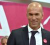 Zizou est un grand-père heureux 
Zinédine Zidane, parrain de l'association lors de la dictée ELA à l'école Marseille à Paris, le  pour le lancement de la campagne nationale contre la maladie et le handicap de l’association européenne contre les leucodystrophies (ELA).