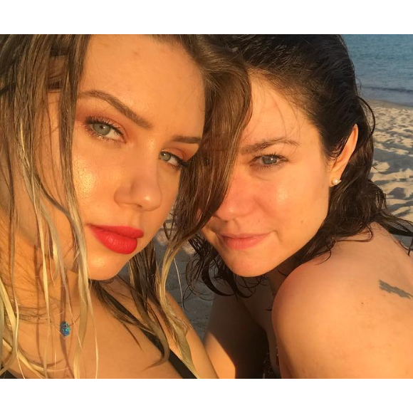 Emilie Dequenne a eu une fille prénommée Milla

Emilie Dequenne et sa fille Milla Saverese