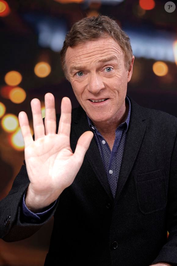 Christophe Hondelatte a annoncé son départ de la radio sur sa page Instagram.

Rendez-vous portrait en studio avec Christophe Hondelatte, le 10 novembre 2017.

Photo par Cédric Perrin / Bestimage