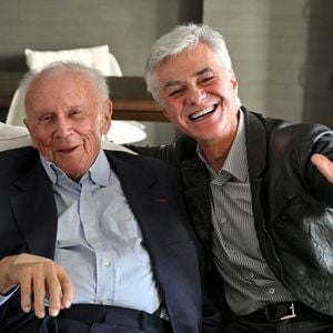 Exclusif - Philippe Bouvard, journaliste français, écrivain, homme de radio et de télévision, à son domicile, en interview télé avec le journaliste producteur Cyril Viguier à Cannes, le 27 février 2025. 
Ces derniers secrets, il se confie a Cyril Viguier dans une emission diffusée dans le monde entier.

﻿A 95 ans, Philippe Bouvard a décidé de raccrocher et de prendre sa retraite !
Avant d’interrompre définitivement ses activités, l’animateur des « Grosses têtes », auteur de 69 livres et qui réside à maintenant à Cannes, raconte ses souvenirs à Cyril Viguier, au cours d’un Talk qui sera diffusée le 3 et 6 mai première émission et le 10 et 13 mai deuxième émission  sur TV5 Monde et sur RTL, une radio dont il fut, durant plusieurs décennies, l’animateur fétiche.

De René Cotty au Général de Gaulle, de Mitterrand à Sarkozy en passant par Giscard, qu’il soupçonne de « lui avoir coller un contrôle fiscal ! », Bouvard dévoile ses derniers secrets et raconte ses rencontres savoureuses avec tous les Présidents.

D’une République à l’autre, il raconte aussi à Cyril Viguier ses anecdotes drôles et inédites, souvent caustiques, parfois rugueuses, avec les grandes Icônes Françaises: Bardot, Delon, Aznavour etc…

© Bruno Bebert/Bestimage