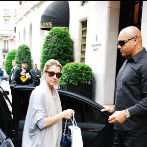Le palace est régulièrement fréquenté par des personnalités internationales comme Céline Dion, figure habituée de l’établissement lors de ses séjours parisiens. 

Exclusif : Céline Dion est de retour à l’Hôtel George V à Paris.
Crédit photo : Bertrand Vanier / Bestimage.