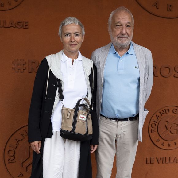 François Berléand et sa femme Alexia Stresi au village lors des Internationaux de France de Tennis de Roland Garros 2025. Paris, le 27 mai 2025. 

© Moreau / Jacovides / Bestimage