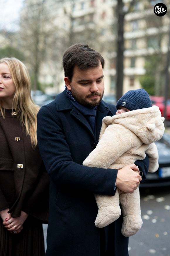 Gauthier Le Bret, son fils, Marcel (cinq mois) dans ses bras et sa femme Eloïse - Mariage civil de Georges Fenech et Amélie Leperre-Dimeglio à la mairie du 16ème arrondissement de Paris le 31 janvier 2026.

© Pierre Perusseau / Bestimage