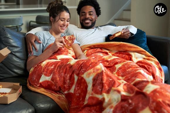 Ce désengagement s'explique par une baisse constante des performances de la chaîne de restauration rapide face à des concurrents directs très agiles comme Domino's. 

La marque Pizza hut lance une couverture pizza. Pizza Hut Hong Kong via Bestimage