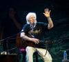 Sans jamais chercher la surmédiatisation, l'artiste a su construire une relation durable avec le public.

Exclusif - Hugues Aufray en concert au Zenith de Rouen le 27 juin 2026. 

© Pierre Perusseau/Bestimage