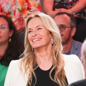 En sa présence, ils sont allés découvrir les fonds marins lors d’une plongée en immersion au cœur de la Méditerranée.

Estelle Lefebure - Plateau de l'émission "C à vous" lors du 79ème Festival International du Film de Cannes le 22 mai 2026. © Jack Tribeca / Bestimage