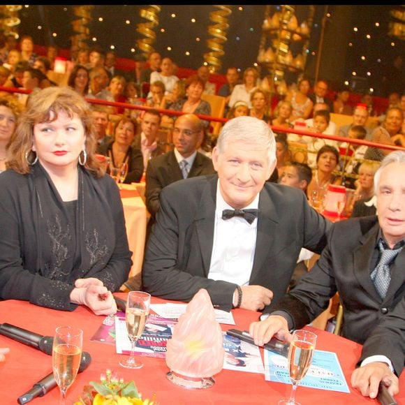 Max Boublil, Catherine Jacob, Patrick Sébastien, Michel Sardou et Francis Perrin dans l'émission Le plus grand cabaret du monde en septembre 2008. Photo par
