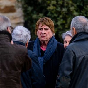 Dont Bernard Sauvat, chanteur star des années 1970 à qui l'on doit notamment le titre "Le professeur est un rêveur"

Bernard Sauvat aux obsèques du chanteur Herbert Léonard au crématorium de Saint-Fargeau-Ponthierry, France, le 12 mars 2025. © Bestimage