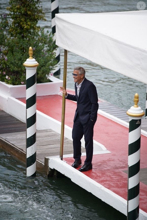 George Clooney durant la 82e édition du Festival international du film de Venise (La Mostra, ndlr) le mercredi 27 août 2025 en Italie. 
Crédit : Backgrid UK/ Bestimage
