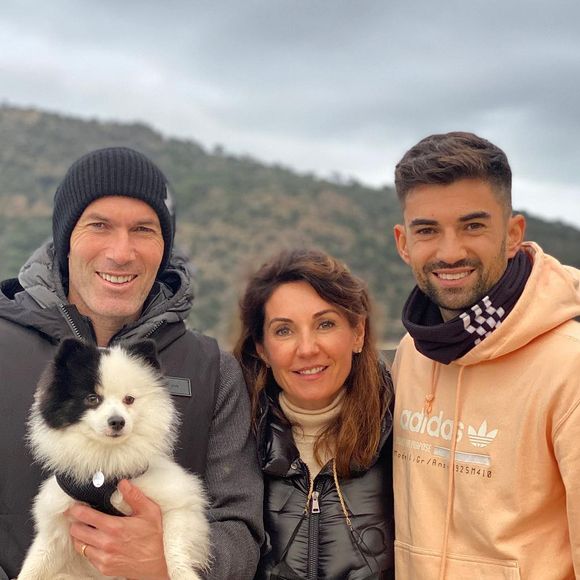 Zinedine Zidane pose avec sa femme Véronique et leur Enzo au cours de vacances en famille à Ibiza. Instagram.