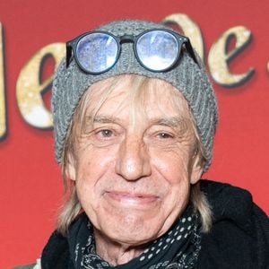 Une habitation atypique, au milieu de la verdure et proche de la rivière, qui est une vraie source d'inspiration pour l'artiste...

Jean-Louis Aubert assiste à la première de "Les Boules de Noël" au Pathé Wepler à Paris, France. Photo Alexis Jumeau/Abaca