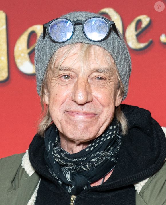 Une habitation atypique, au milieu de la verdure et proche de la rivière, qui est une vraie source d'inspiration pour l'artiste...

Jean-Louis Aubert assiste à la première de "Les Boules de Noël" au Pathé Wepler à Paris, France. Photo Alexis Jumeau/Abaca