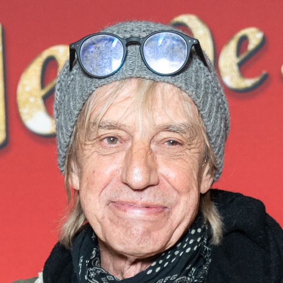 Une habitation atypique, au milieu de la verdure et proche de la rivière, qui est une vraie source d'inspiration pour l'artiste...

Jean-Louis Aubert assiste à la première de "Les Boules de Noël" au Pathé Wepler à Paris, France. Photo Alexis Jumeau/Abaca