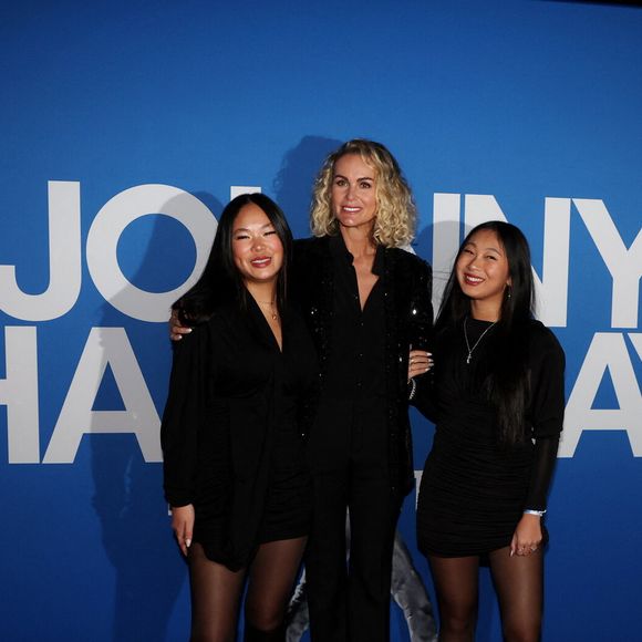 En ce jour où Johnny Hallyday aurait fêté son 82eanniversaire, sa femme Laeticia Hallyday a décidé de lui rendre un bel hommage en dévoilant une vidéo qu'il avait lui-même réalisée pour elle ainsi que pour ses filles Jade et Joy. 

Laeticia Hallyday et ses filles Joy et Jade - Photocall du vernissage de l'exposition "Johnny Hallyday, l'exposition" au Palais des Expositions à Paris. Le 21 décembre 2023
© Dominique Jacovides / Bestimage