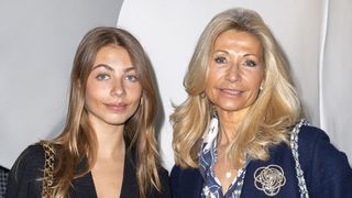 Loin de la France, Stella, la fille de Jean-Paul Belmondo, intègre l'une des universités les plus prestigieuses au monde