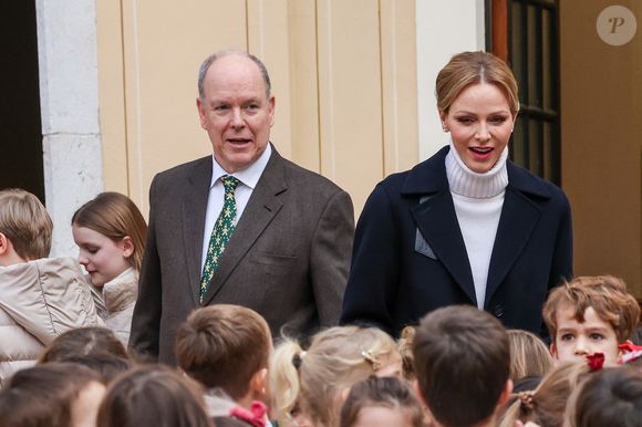 Le prince Albert II de Monaco, la princesse Charlene et leurs enfants la princesse Gabriella et le prince héréditaire Jacques ont accueilli les enfants monégasque pour le traditionnel arbre de Noël du Palais à Monaco, le 17 décembre 2025. © Claudia Albuquerque/Bestimage