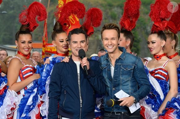 Et Laurent Luyat a l'honneur d'être le parrain de Tim, le fils de Cyril Féraud.

Laurent Luyat et Cyril Féraud sur le départ de la deuxième étape de la 103ème édition de la course cycliste du tour de France avec les danseuses du Moulin-Rouge le 3 juillet 2016 entre Saint-Lo et Cherbourg-en-Cotentin, en Normandie le 3 juillet 2016. . © Coadic Guirec / Bestimage
