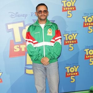 Malik Bentalha à la Première de "Toy Story 5" au Cirque d'Hiver à Paris le 14 juin 2026. © Coadic Guirec/Bestimage