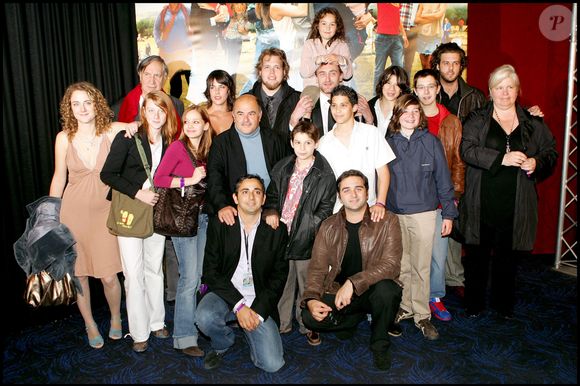L’occasion de voir que l’actrice a sacrément changé, même si elle garde la même coupe de cheveux

Archive - Jean-Paul Rouve et Jean Benguigui entouré par les enfants du film à l'avant-première de Nos Jours Heureux, au cinéma UGC Normandy. Guillaume Gaffiot/Bestimage
