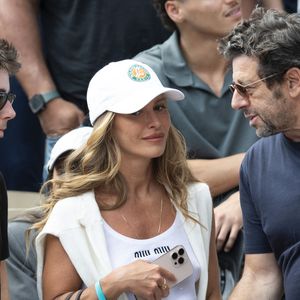 Face aux journalistes de "La Provence", l'interprète du titre "Qui a le droit ?" a ainsi indiqué avoir été très agacé par les commentaires de certaines personnes.

Patrick Bruel dans les tribunes lors des Internationaux de France de Tennis de Roland Garros 2025. Paris,© Jacovides / Moreau / Bestimage