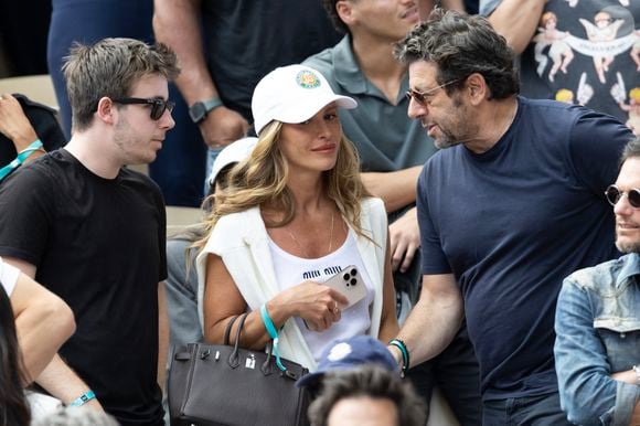 Face aux journalistes de "La Provence", l'interprète du titre "Qui a le droit ?" a ainsi indiqué avoir été très agacé par les commentaires de certaines personnes.

Patrick Bruel dans les tribunes lors des Internationaux de France de Tennis de Roland Garros 2025. Paris,© Jacovides / Moreau / Bestimage