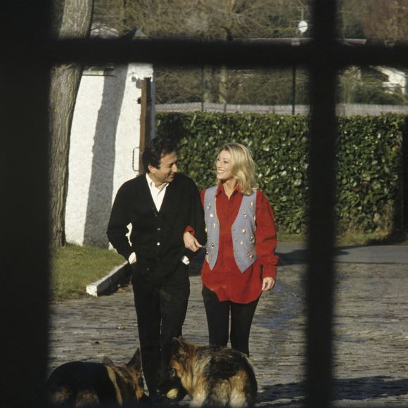 Archives - En France, à Feucherolles, Michel Drucker et Sheila, lors de l'émission "Music Stars", dans la maison de la chanteuse © Michel Marizy via Bestimage