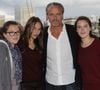 C'est ce qu'il a expliqué à l'occasion d'une interview pour "Gala"
Vanessa Demouy, David Brécourt et ses filles Esther et Salomé. Paris le 11 juin 2012.